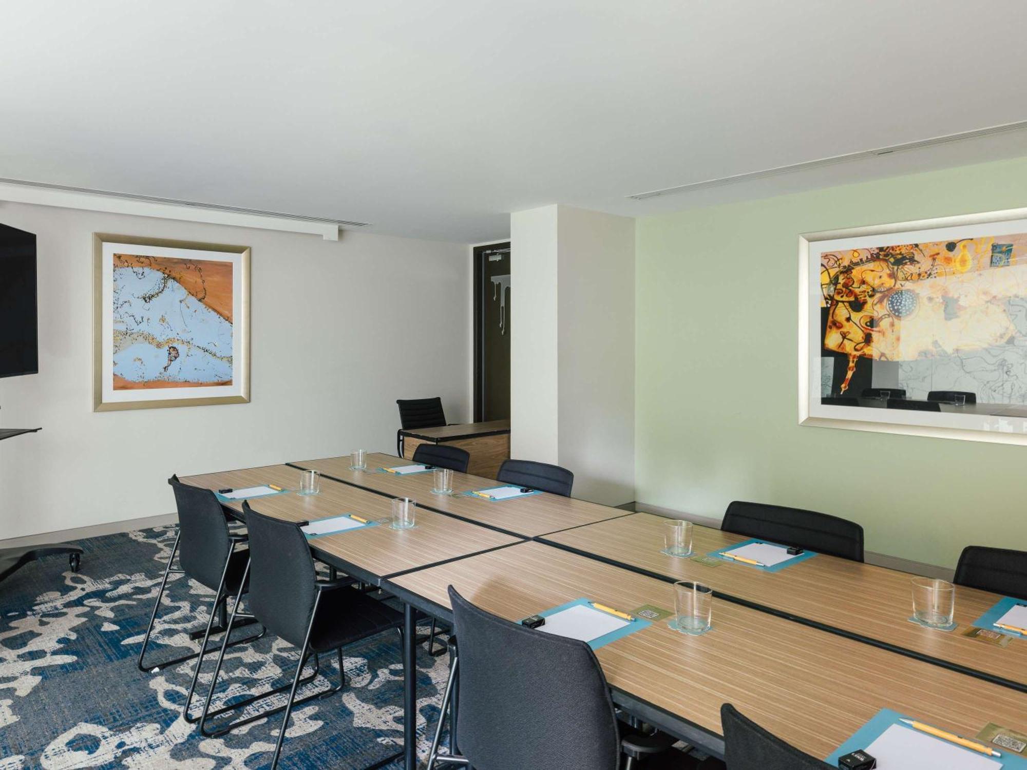 The Olsen Melbourne Art Series Exterior photo Meeting room